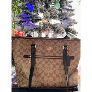 COACH Gallery Tote in Signature Canvas